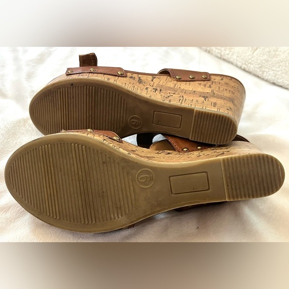 Mossimo Supply Co Brown Wedge Sandals with Buckle Detail Women’s Size 9 - Picture 9 of 12